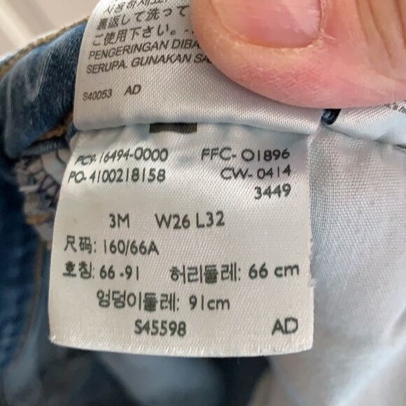 Levi’s 518  Size 3 Distressed Jeans.  W26/L32 - Picture 5 of 9